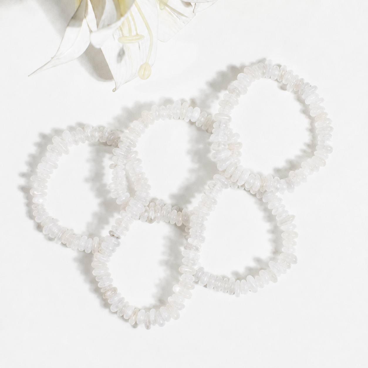 White Agate Gemstone Chip Bracelet.