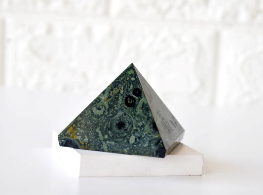 1Kg Kambaba Jasper Crystal Pyramid (2 inches)