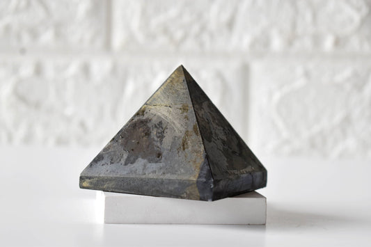 1Kg Pyrite Crystal Pyramid (2 inches)