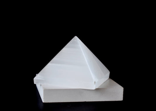 1Kg Selenite Crystal Pyramid (2 inches)