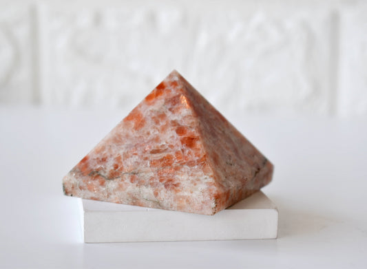 1 Kg Sunstone Crystal Pyramid (2 inches)