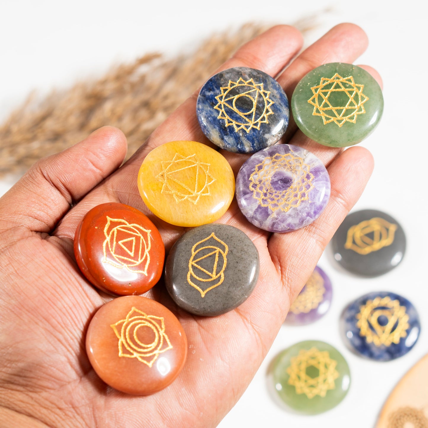 Chakra Crystals Set, Round Reiki 7 Chakra Stones Set, Wooden Grid Plate, Selenite Log