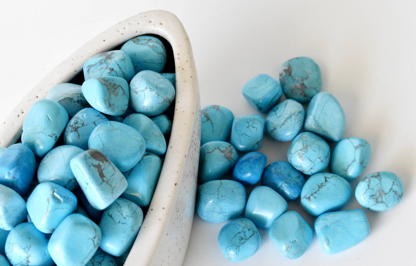 1Kg Turquoise Howlite Tumbled Stones