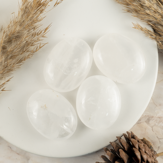 1kg Clear Quartz Palm Stones (6-8Pcs)