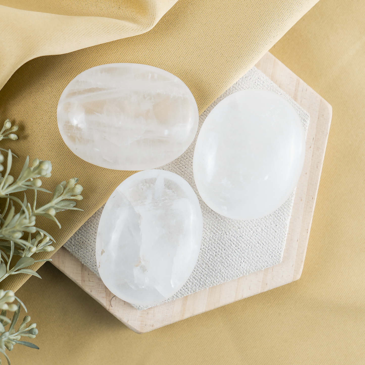 1kg Clear Quartz Palm Stones (6-8Pcs)