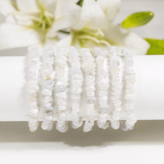 White Agate Gemstone Chip Bracelet.